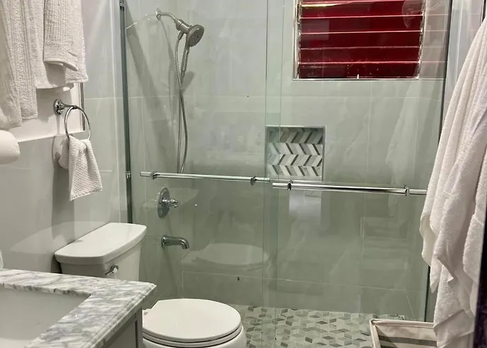 Serene Getaway-newly Renovated Spacious 2 Bedrooms 2 Baths Apartment *